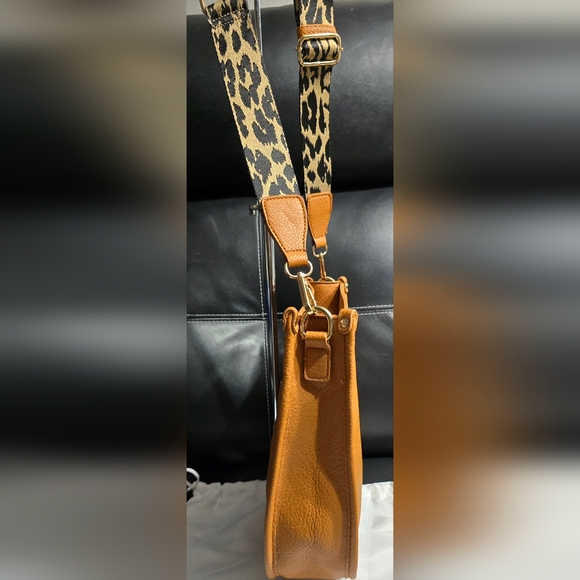 New Tan Leather Women's Crossbody With Leopard Print Guitar Strap - Picture 9 of 9